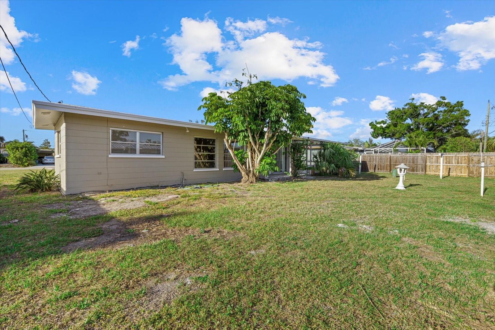 BEACH MANOR - Residential Lease