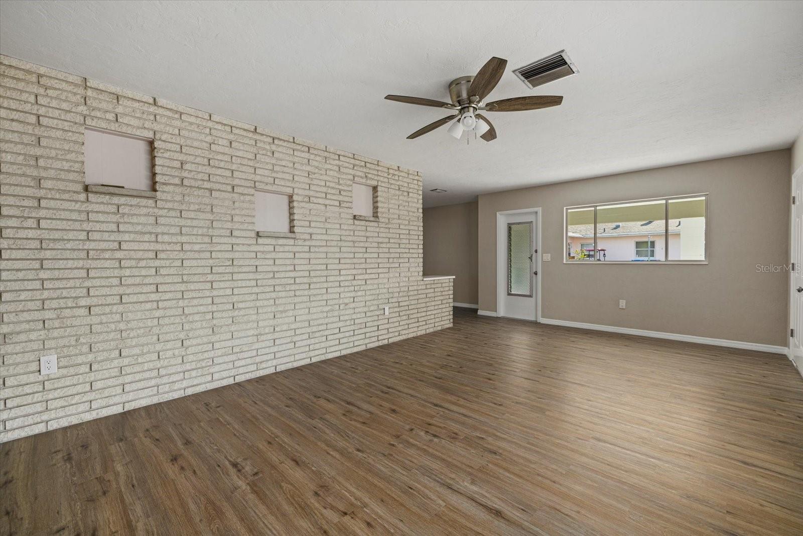 BEACH MANOR - Residential Lease