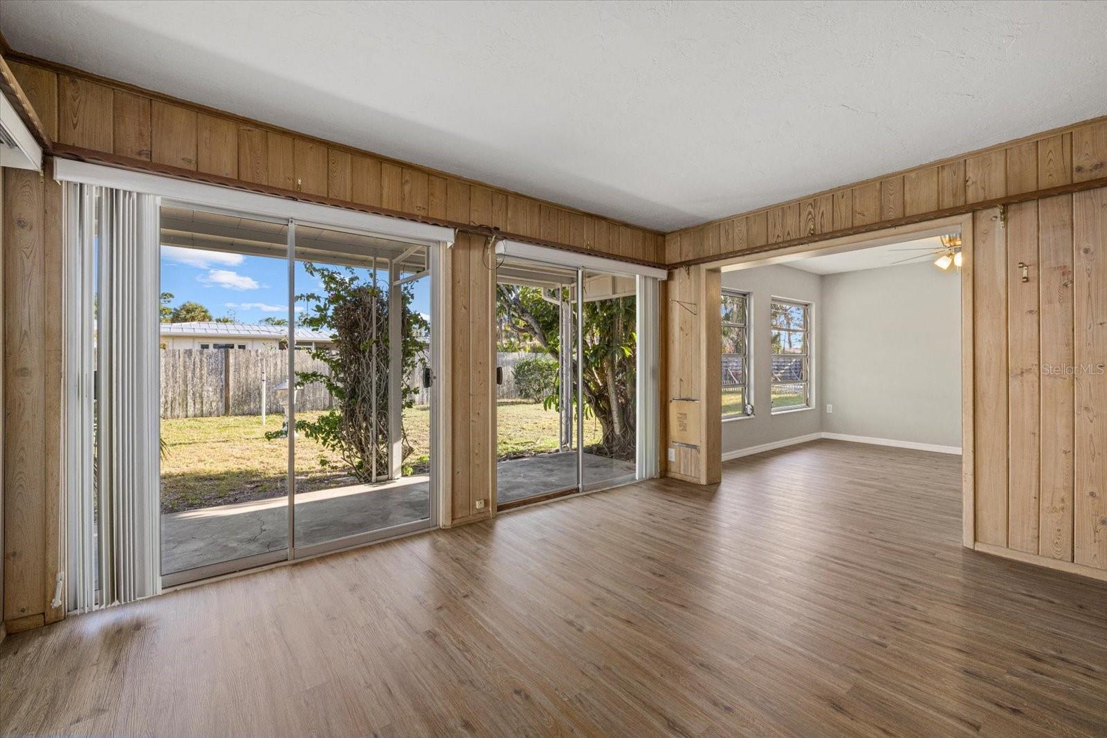 BEACH MANOR - Residential Lease