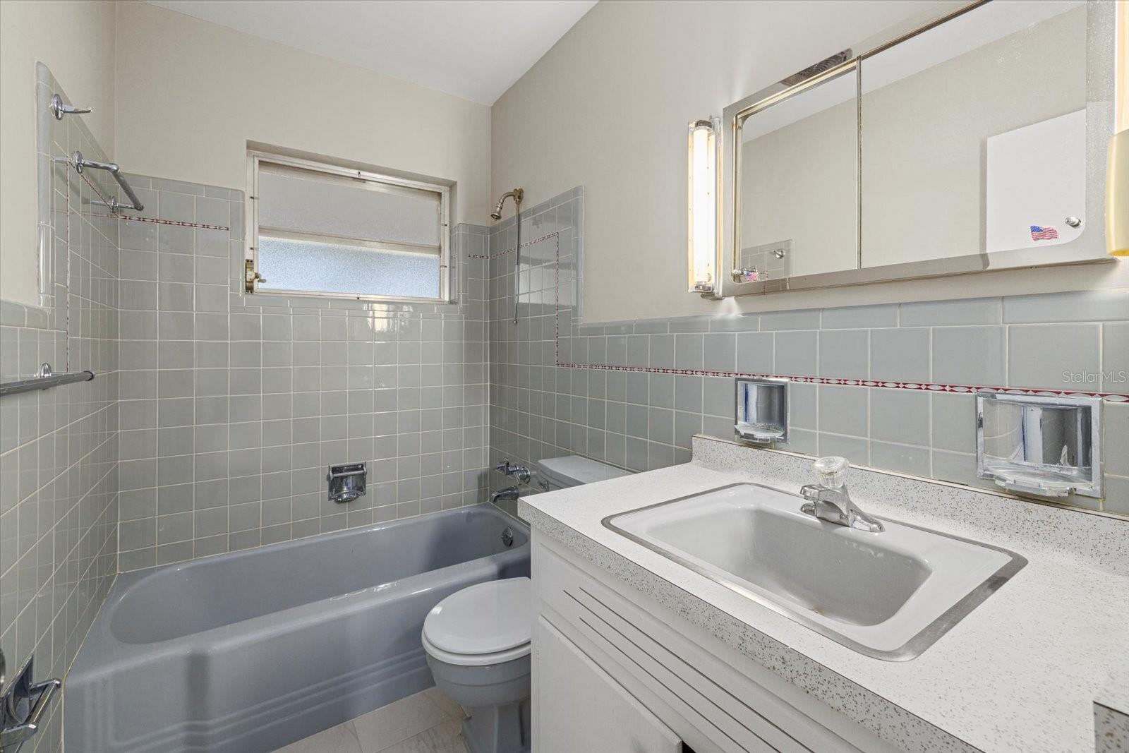 BEACH MANOR - Residential Lease