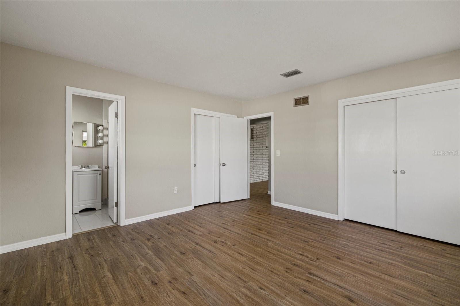 BEACH MANOR - Residential Lease