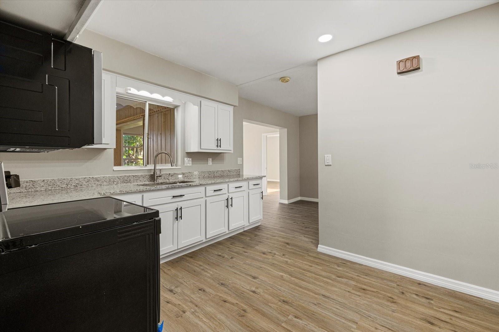 BEACH MANOR - Residential Lease