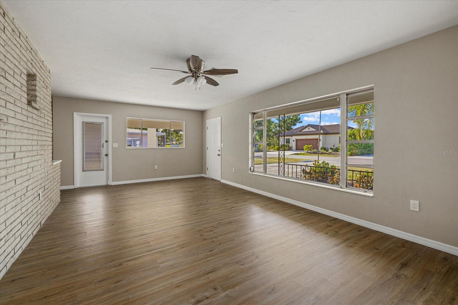 BEACH MANOR - Residential Lease