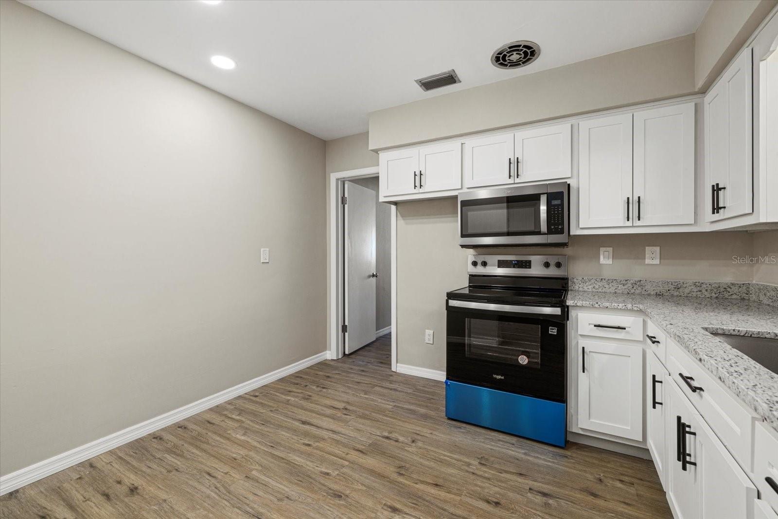 BEACH MANOR - Residential Lease