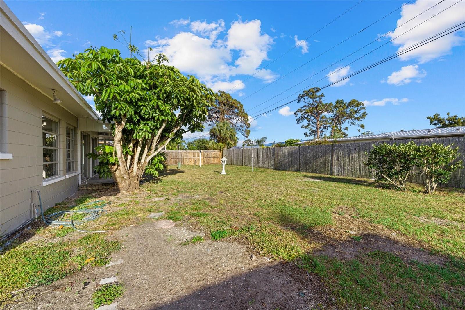 BEACH MANOR - Residential Lease