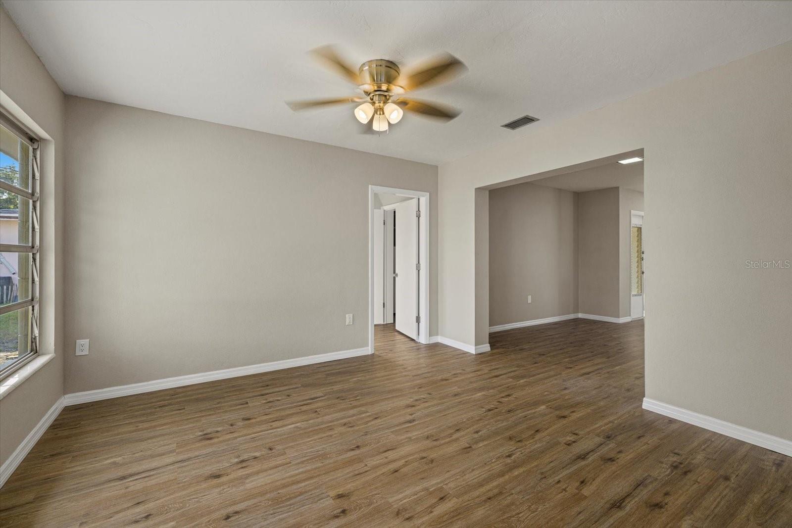 BEACH MANOR - Residential Lease