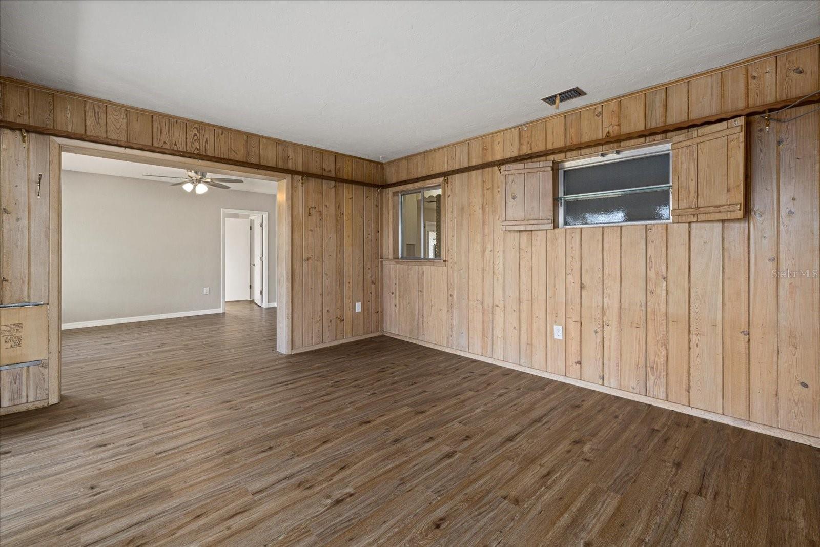 BEACH MANOR - Residential Lease