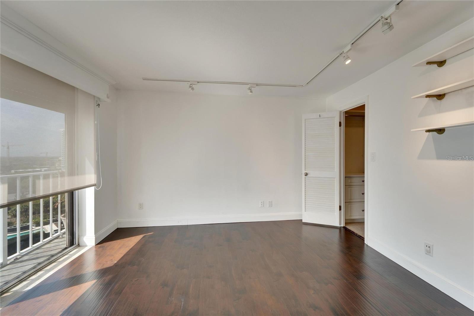 BAYSHORE DIPLOMAT A CONDOMINIU - Residential