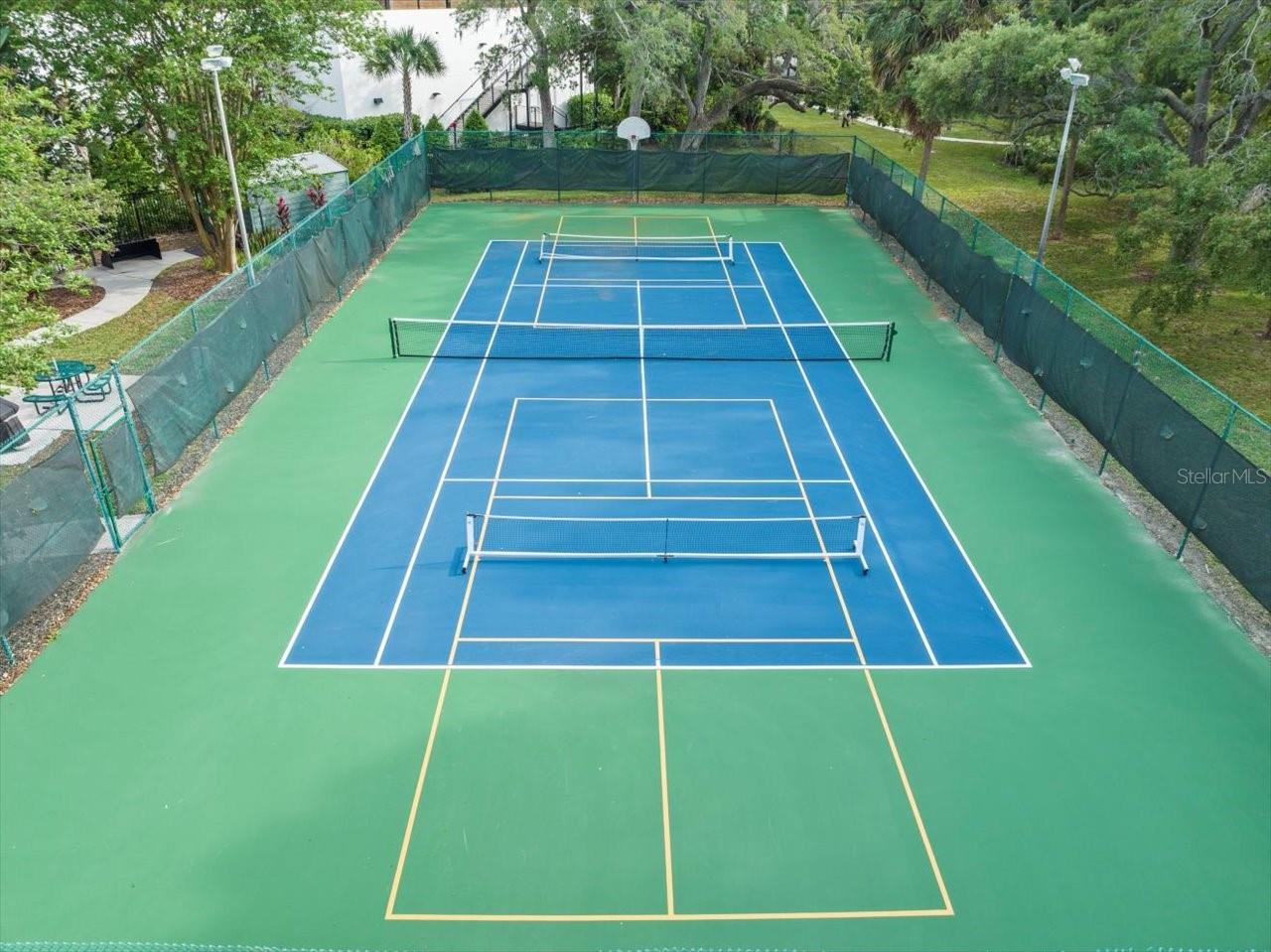 BAYSHORE DIPLOMAT A CONDOMINIU - Residential