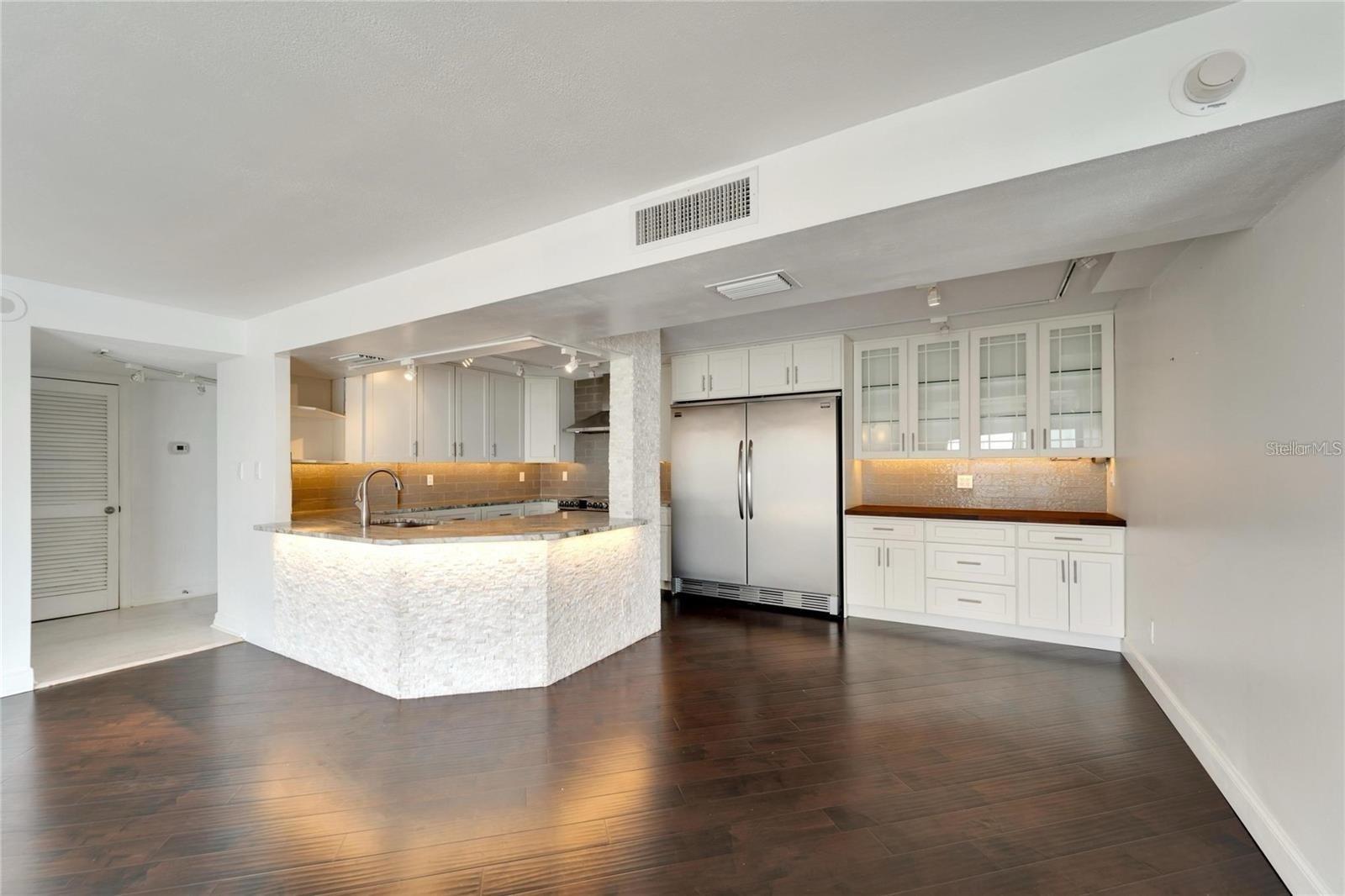 BAYSHORE DIPLOMAT A CONDOMINIU - Residential