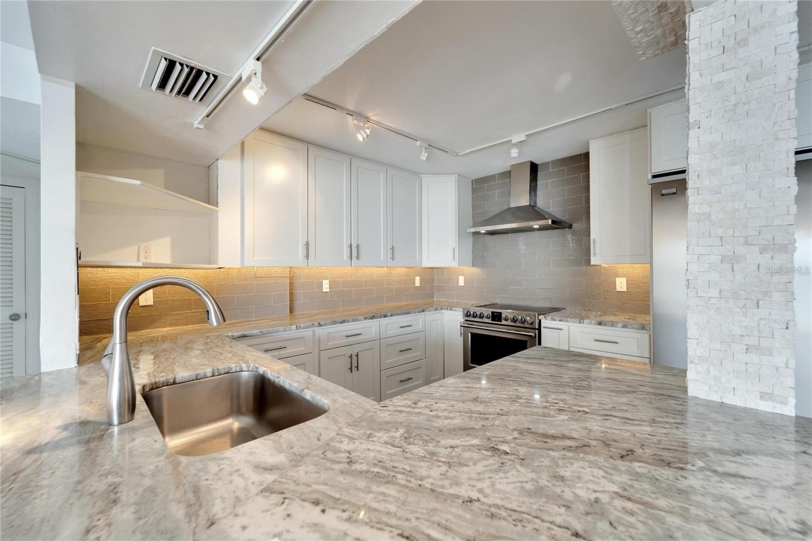 BAYSHORE DIPLOMAT A CONDOMINIU - Residential