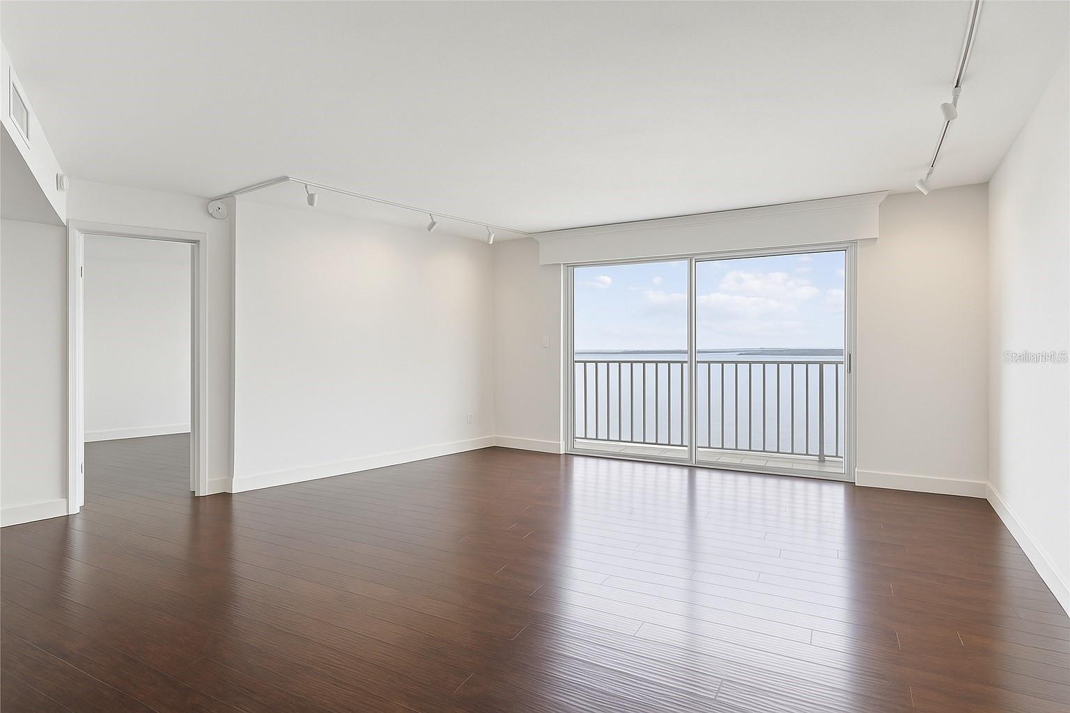 BAYSHORE DIPLOMAT A CONDOMINIU - Residential