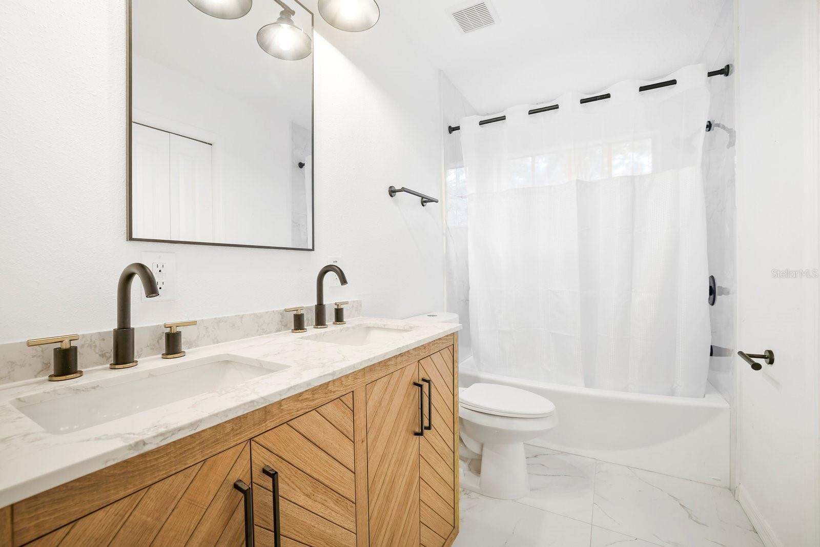 RIVER HILLS COUNTRY CLUB PARCE - Residential