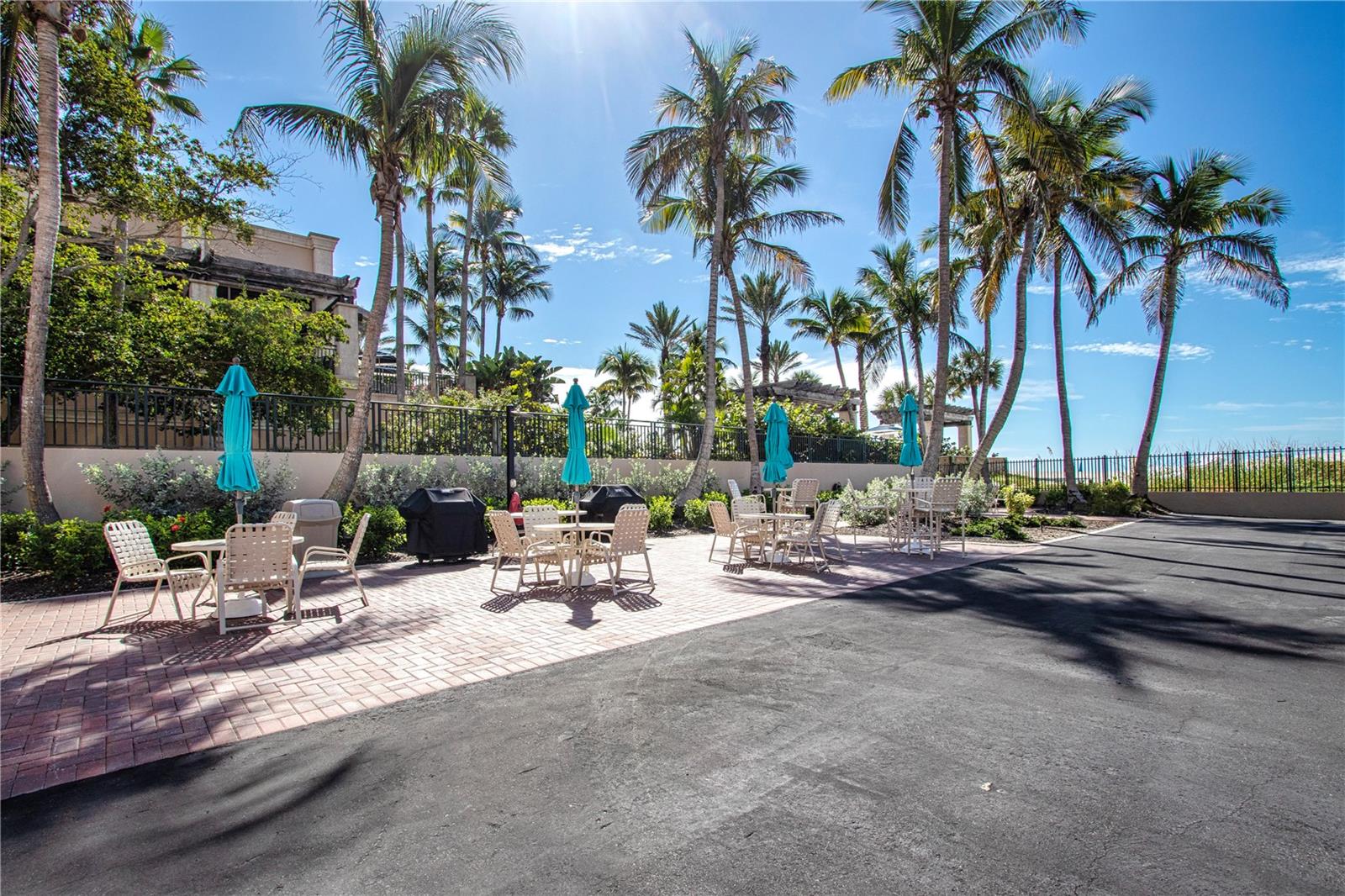 LIDO BEACH CLUB - Residential