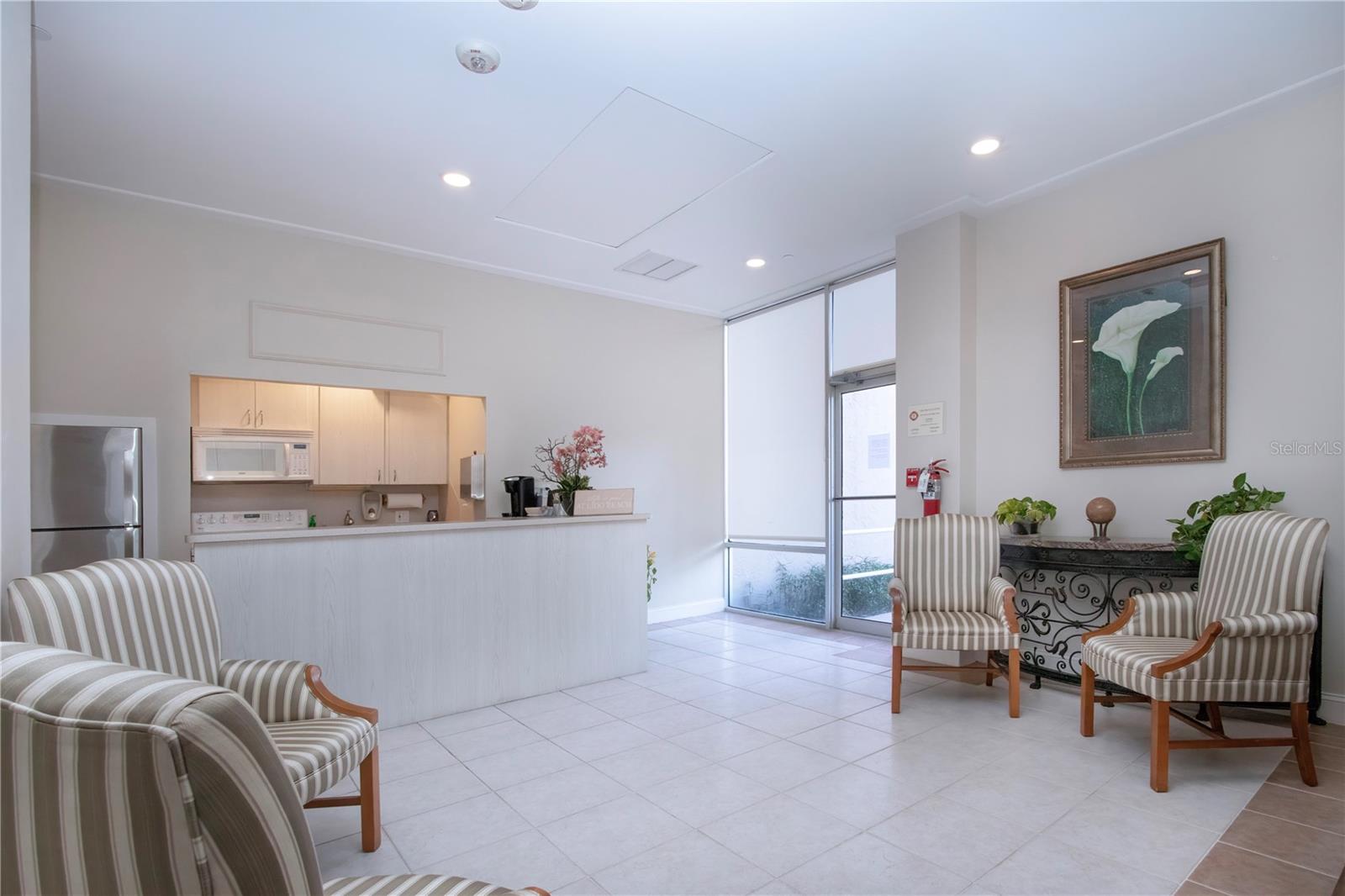 LIDO BEACH CLUB - Residential