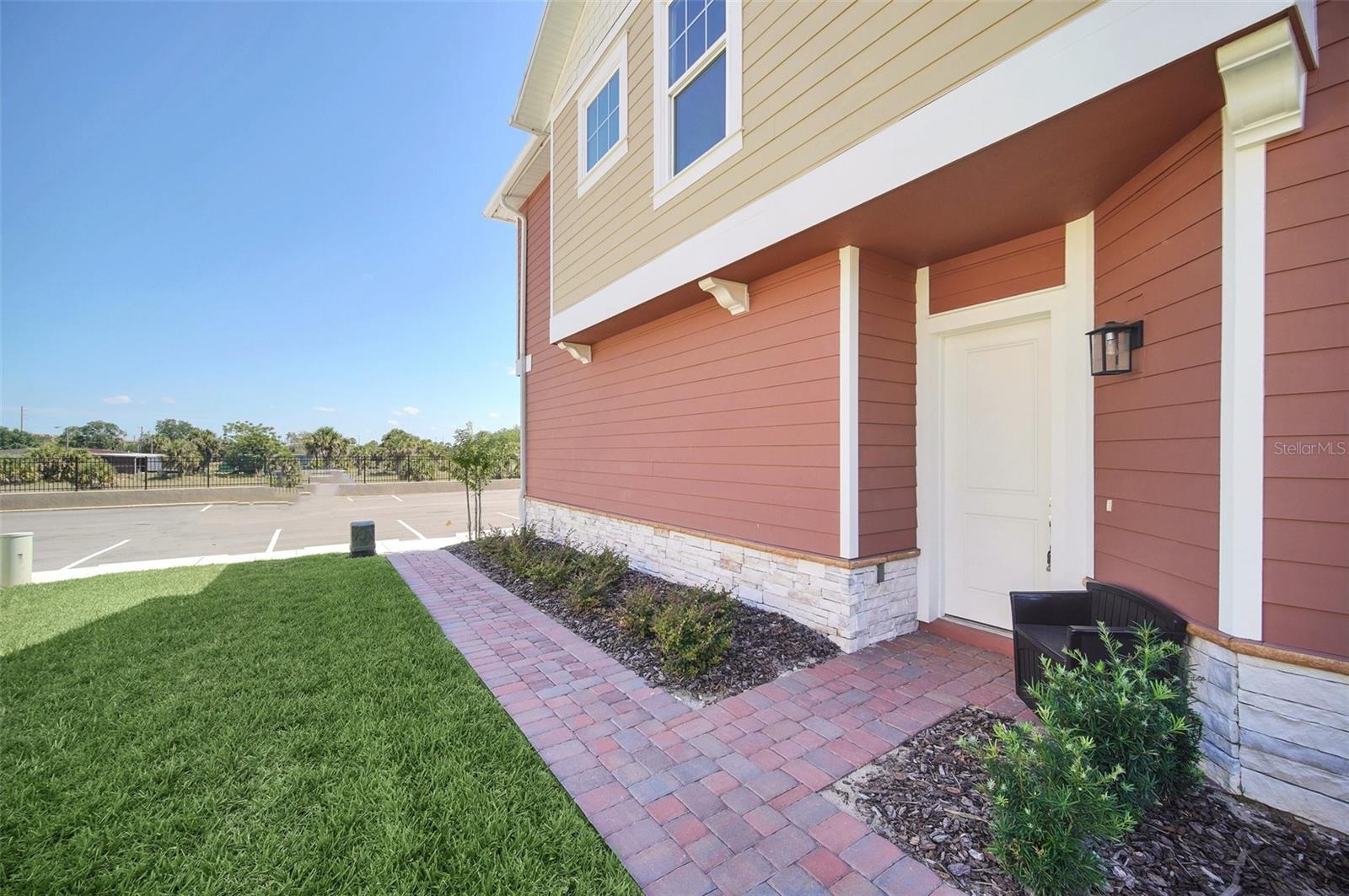 View KISSIMMEE, FL 34747 townhome