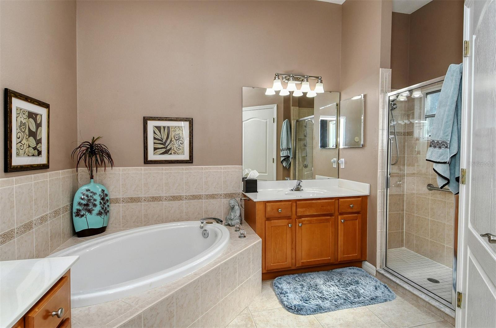 HERITAGE OAKS GOLF & COUNTRY CLUB - Residential