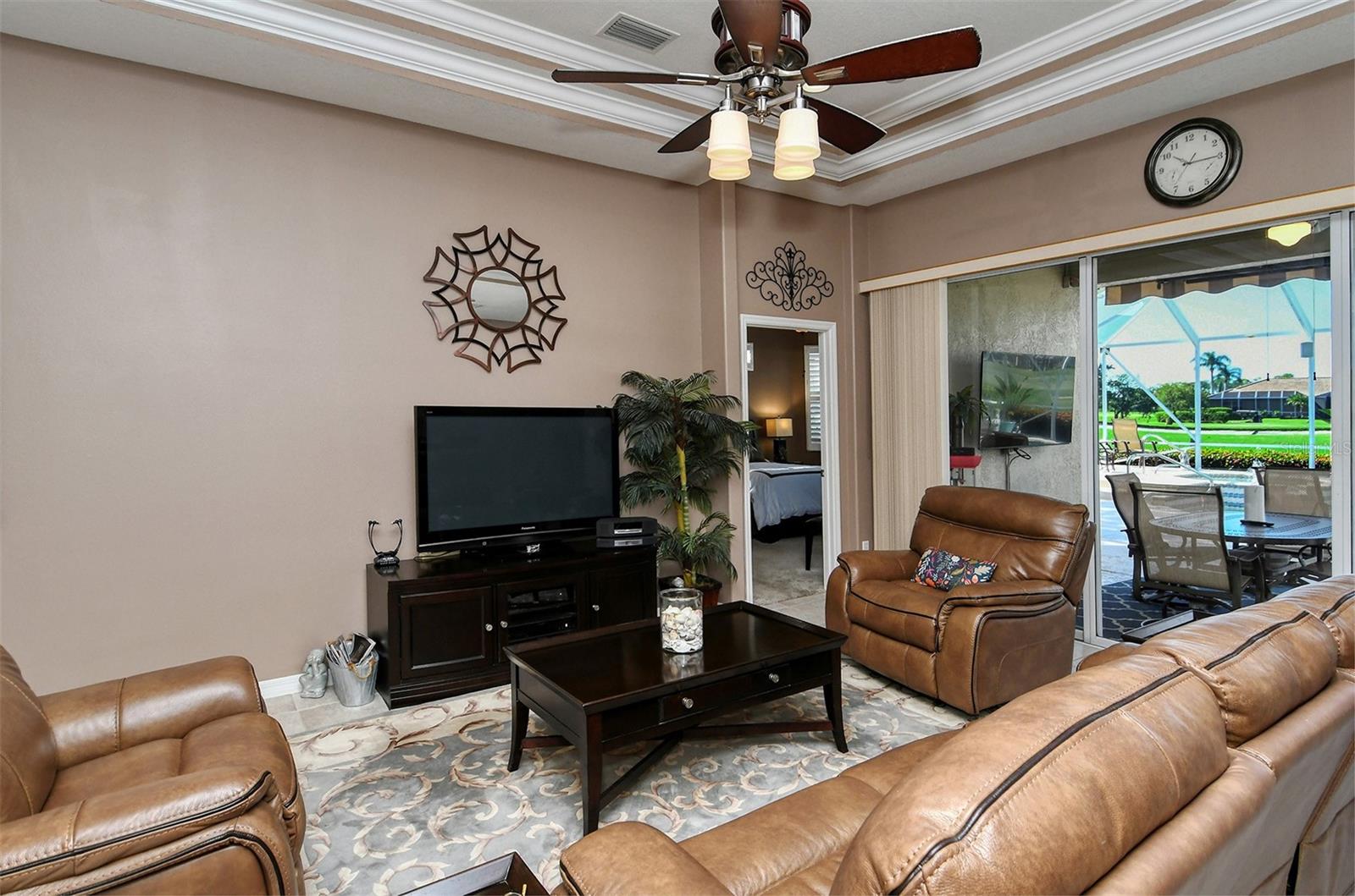 HERITAGE OAKS GOLF & COUNTRY CLUB - Residential