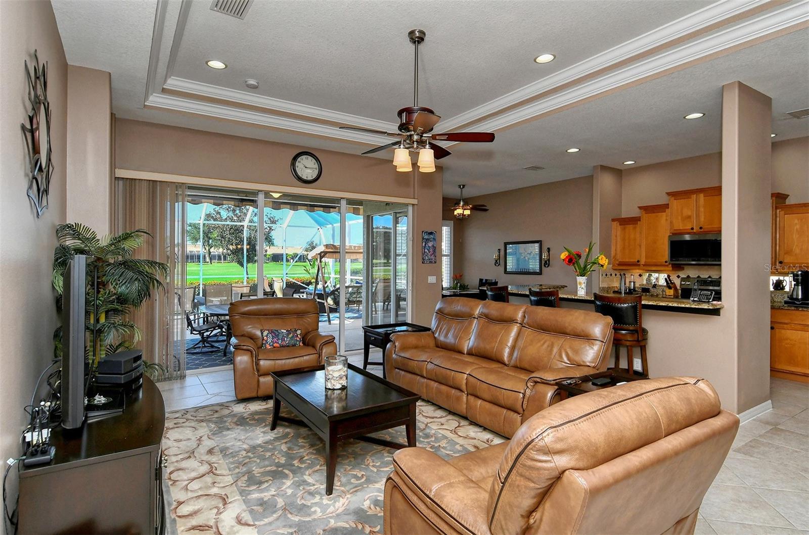 HERITAGE OAKS GOLF & COUNTRY CLUB - Residential
