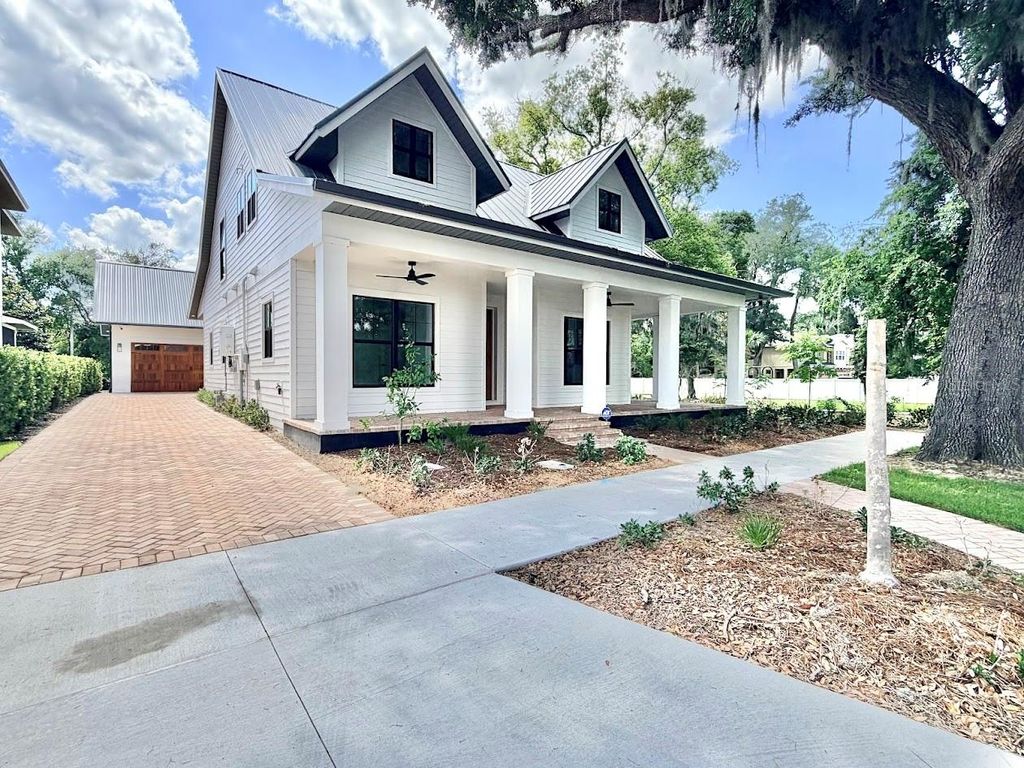 Photo of 709 Garden West Terrace, Winter Garden, FL 34787 (MLS # O6404301)