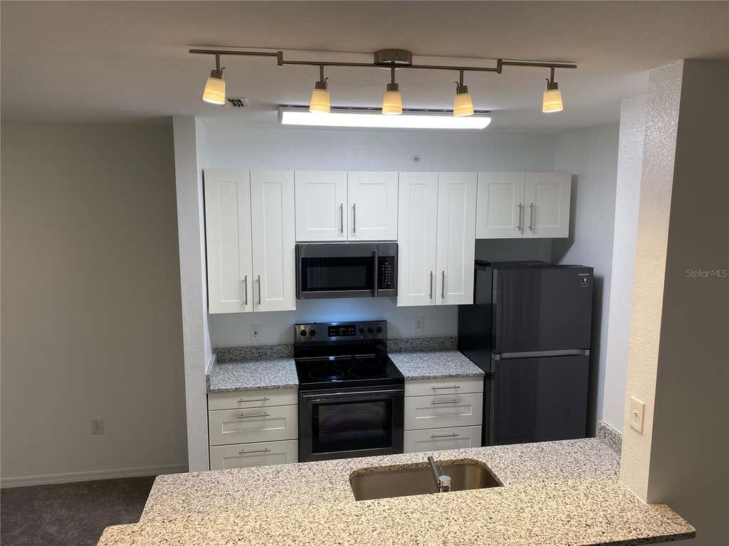 Photo of 5455 Vineland Road #3310, Orlando, FL 32811 (MLS # O6431077)