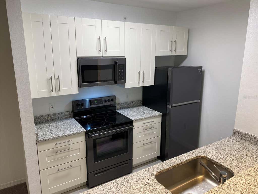 Photo of 5455 Vineland Road #3310, Orlando, FL 32811 (MLS # O6431077)