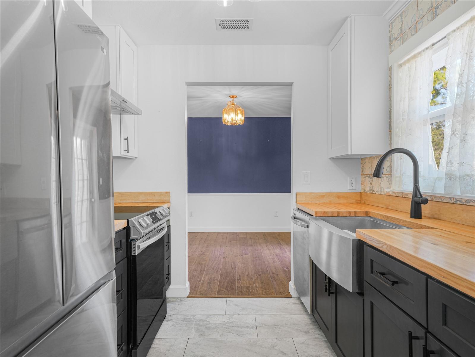 WALK IN WATER LAKE ESTATES PH 05 - Residential