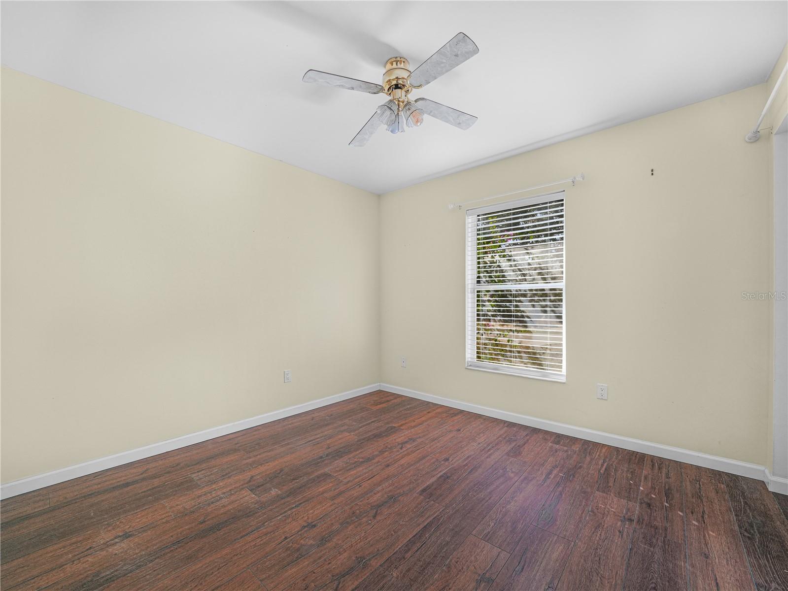 WALK IN WATER LAKE ESTATES PH 05 - Residential