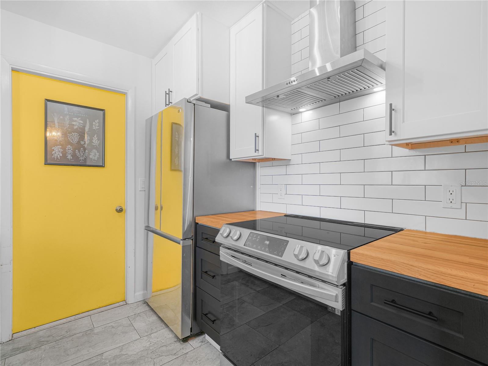 WALK IN WATER LAKE ESTATES PH 05 - Residential