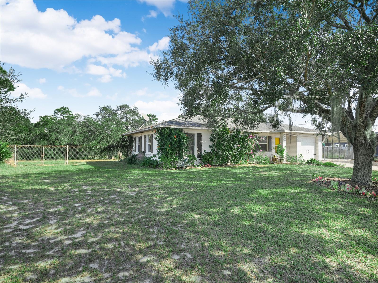 WALK IN WATER LAKE ESTATES PH 05 - Residential