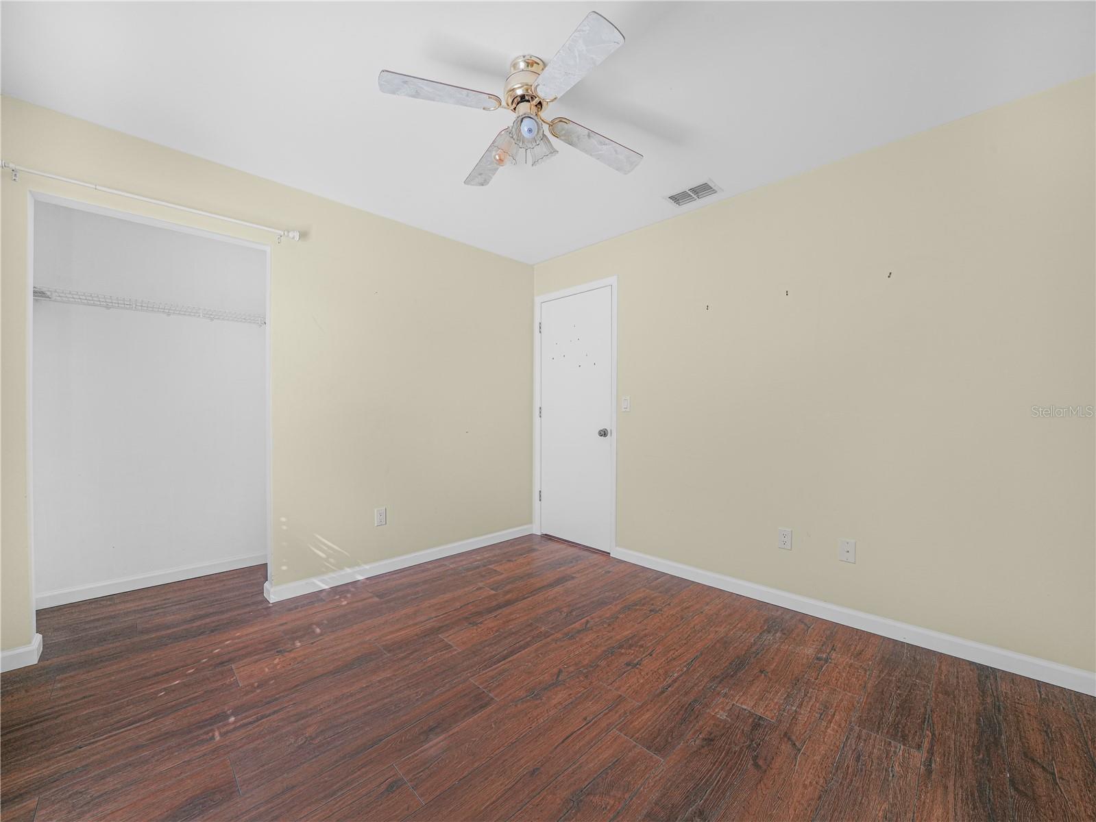 WALK IN WATER LAKE ESTATES PH 05 - Residential