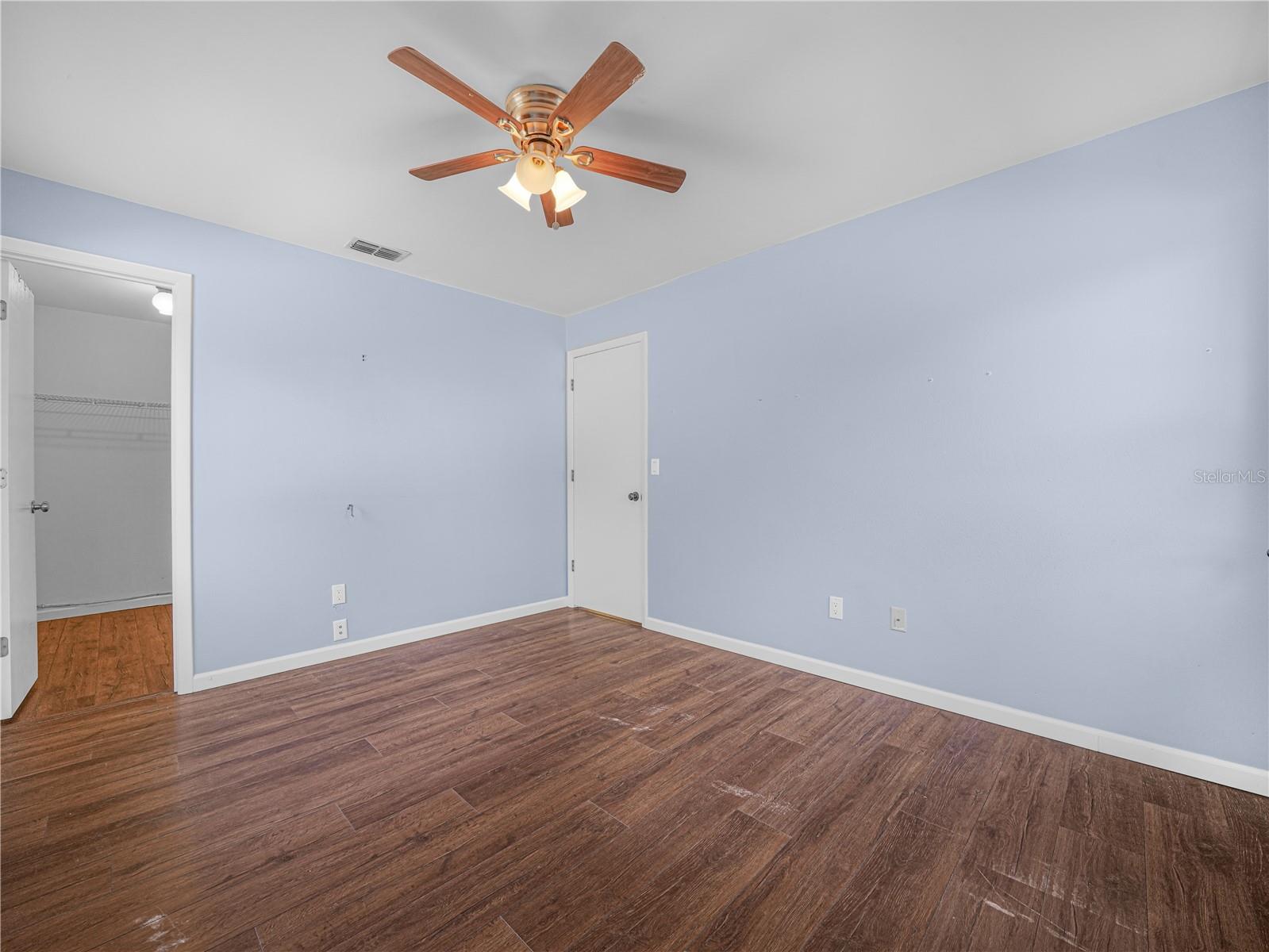 WALK IN WATER LAKE ESTATES PH 05 - Residential