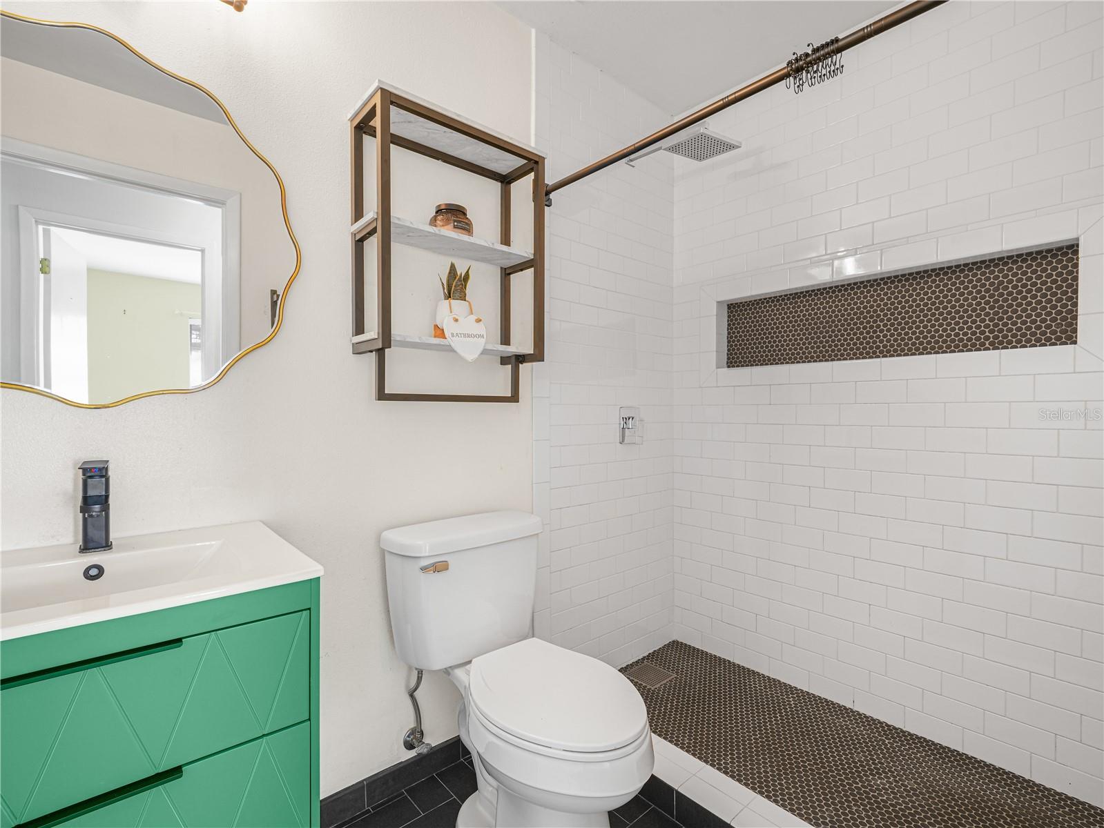 WALK IN WATER LAKE ESTATES PH 05 - Residential