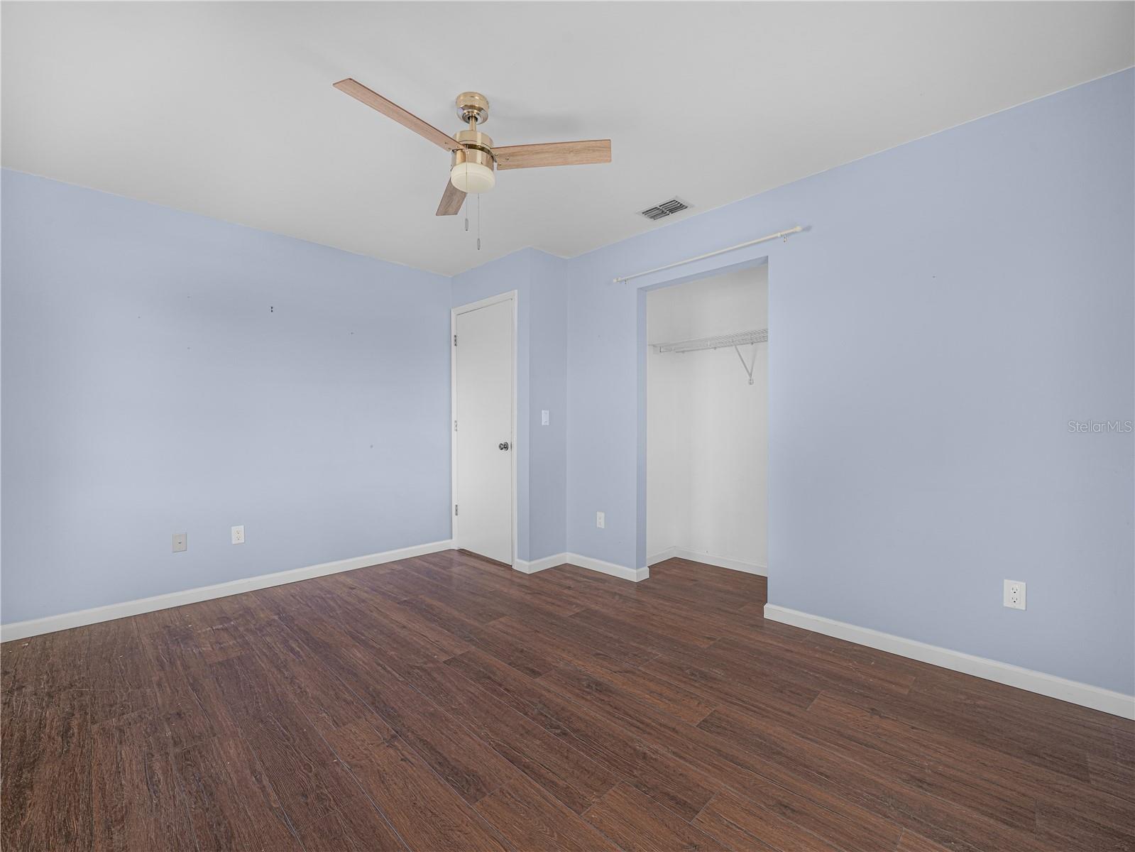 WALK IN WATER LAKE ESTATES PH 05 - Residential