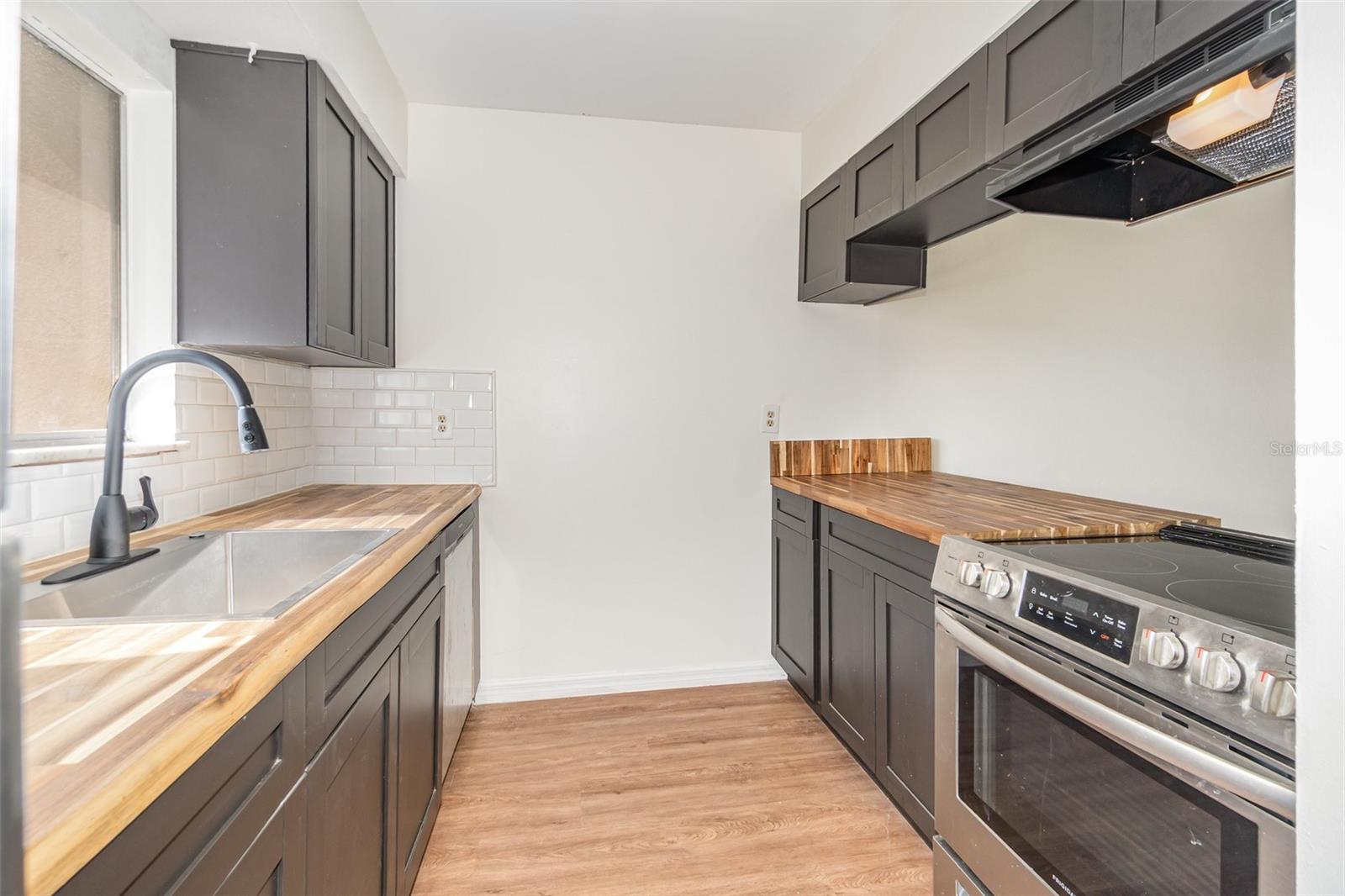 ASHWOOD CONDO - Residential Lease