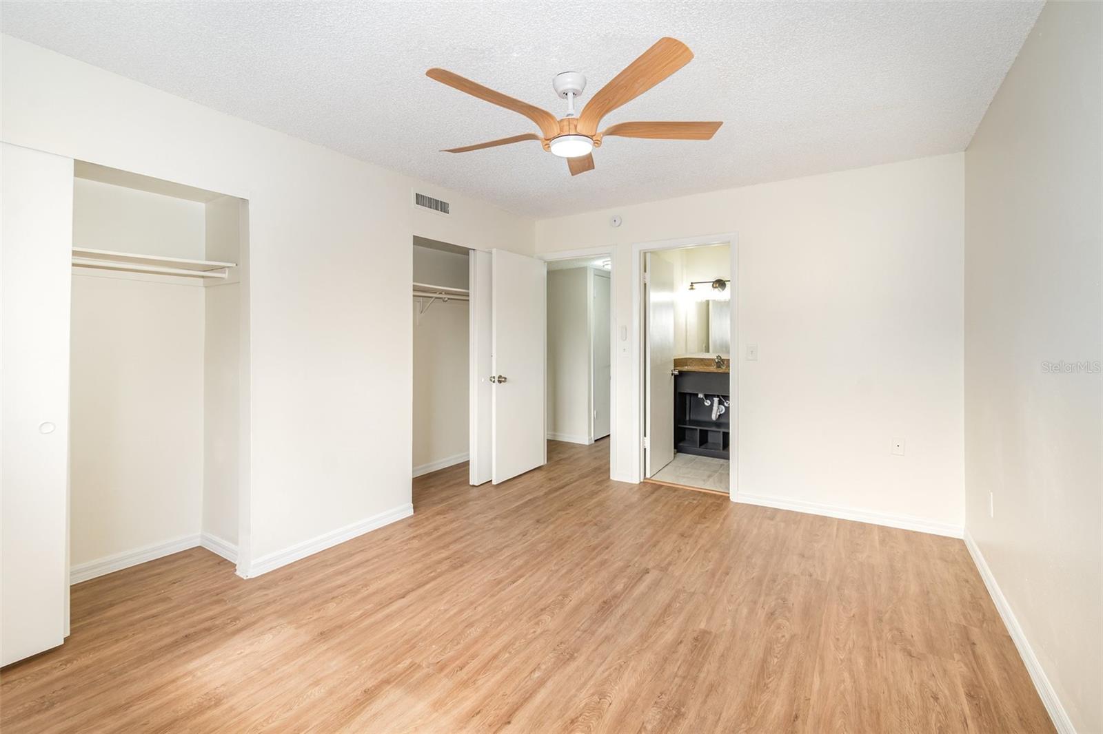 ASHWOOD CONDO - Residential Lease