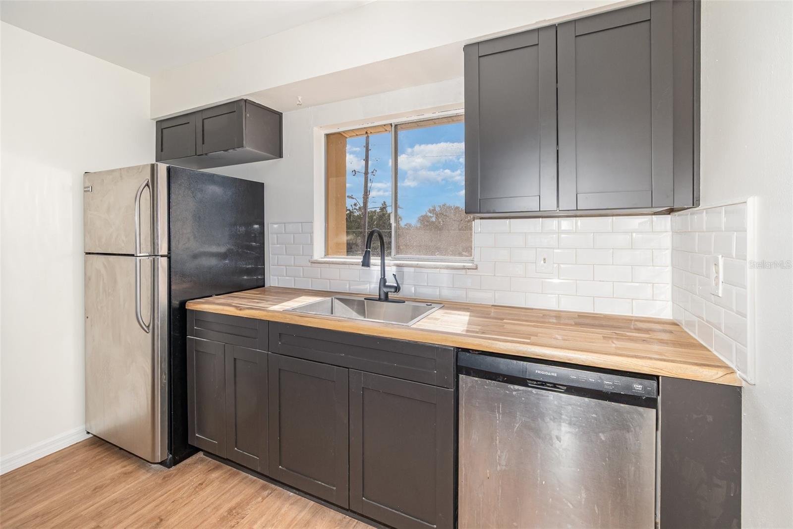 ASHWOOD CONDO - Residential Lease