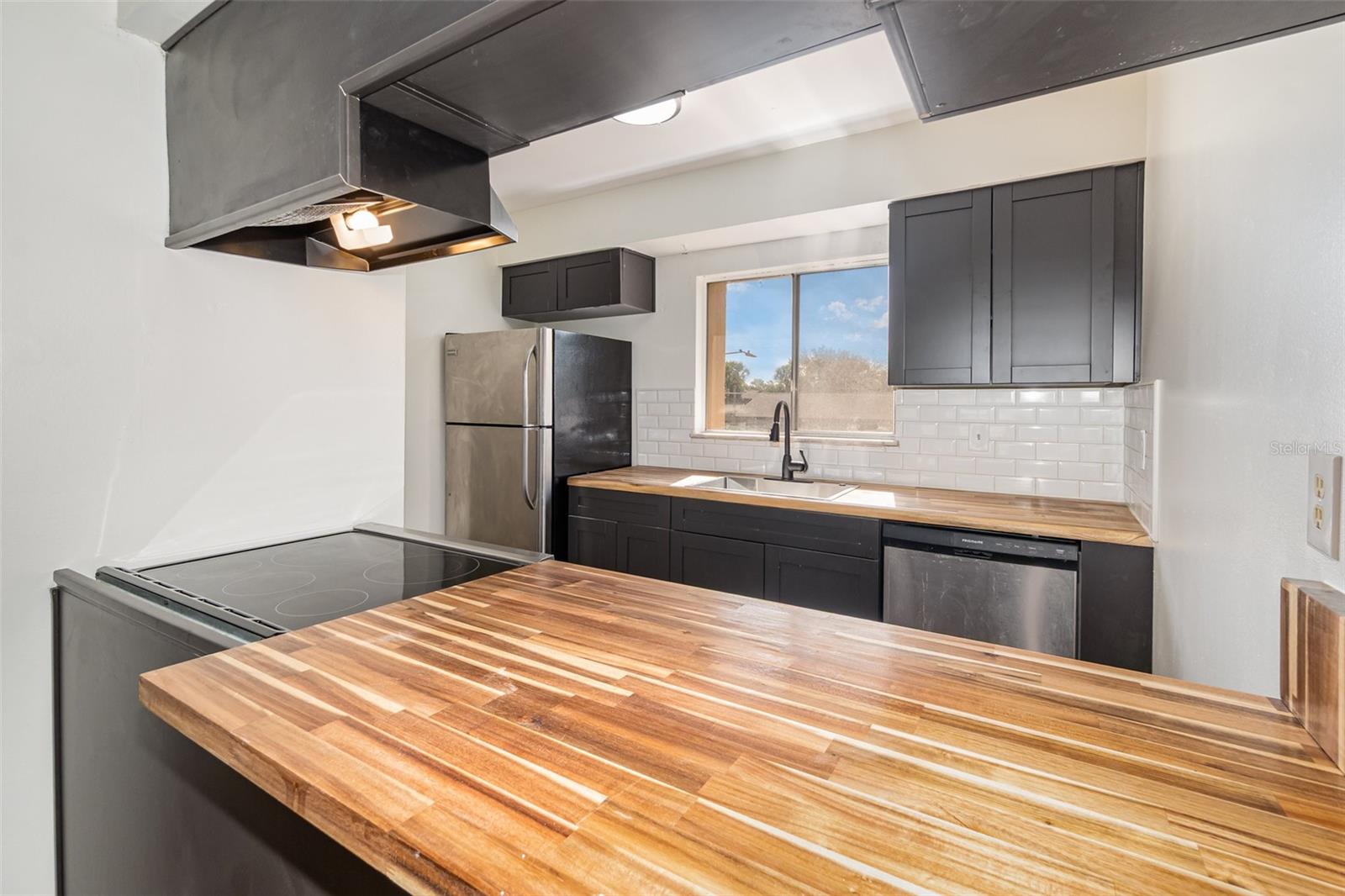 ASHWOOD CONDO - Residential Lease