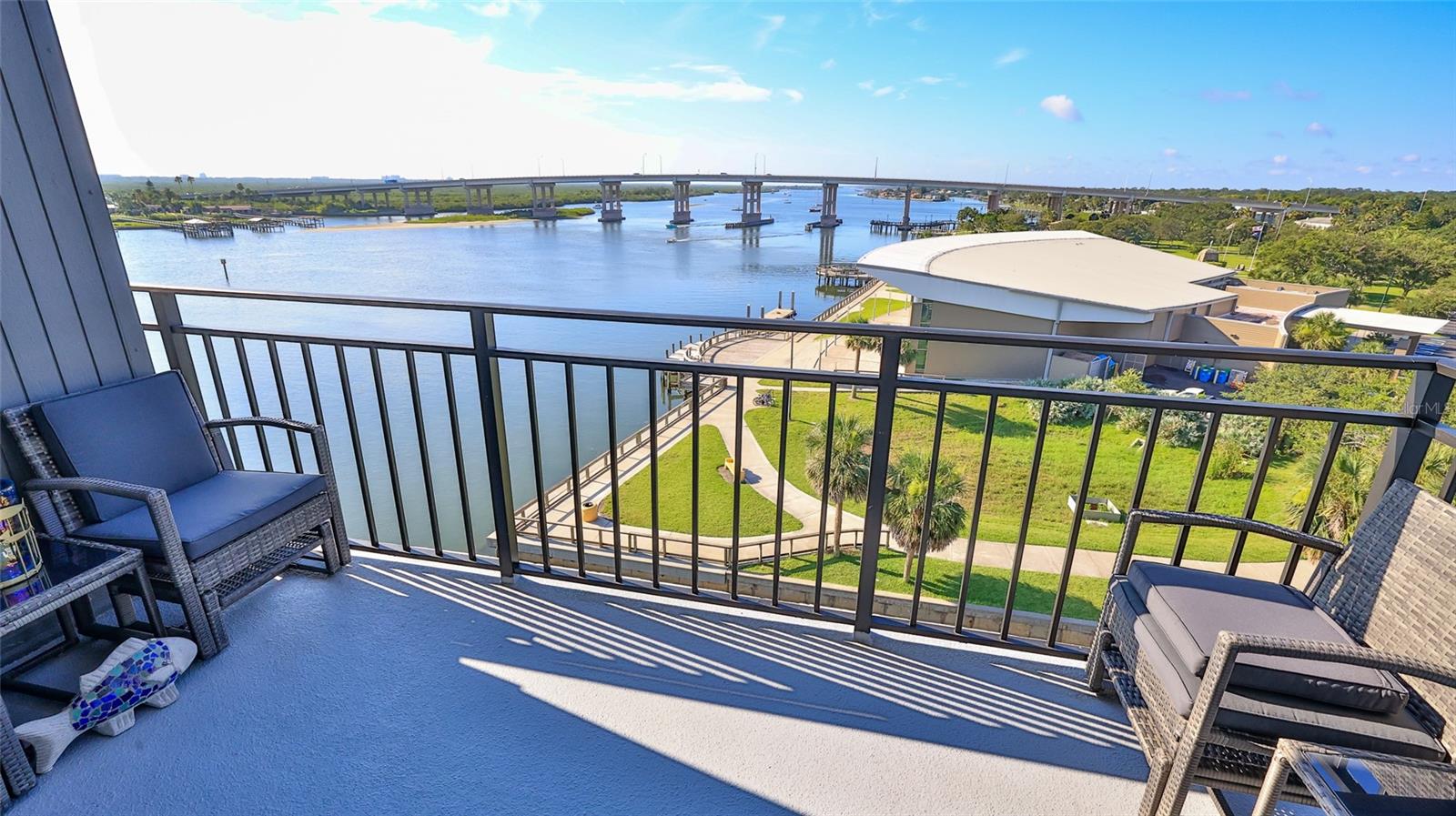 CAPTAINS QUARTERS - Residential