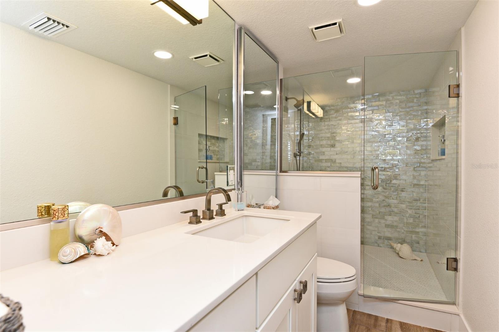 CAPTAINS QUARTERS - Residential