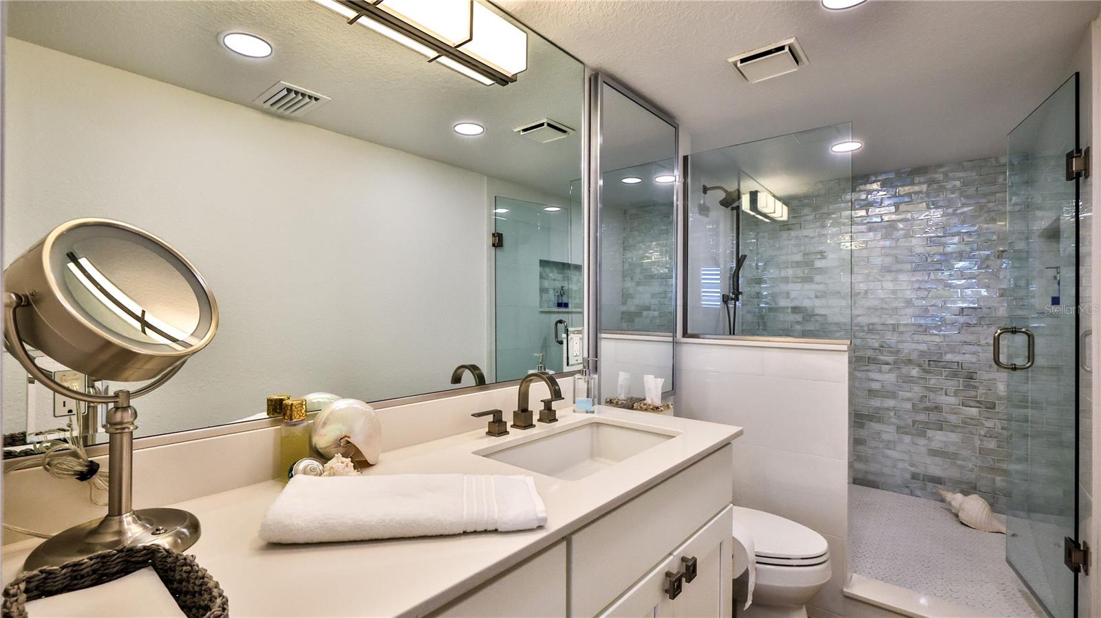 CAPTAINS QUARTERS - Residential