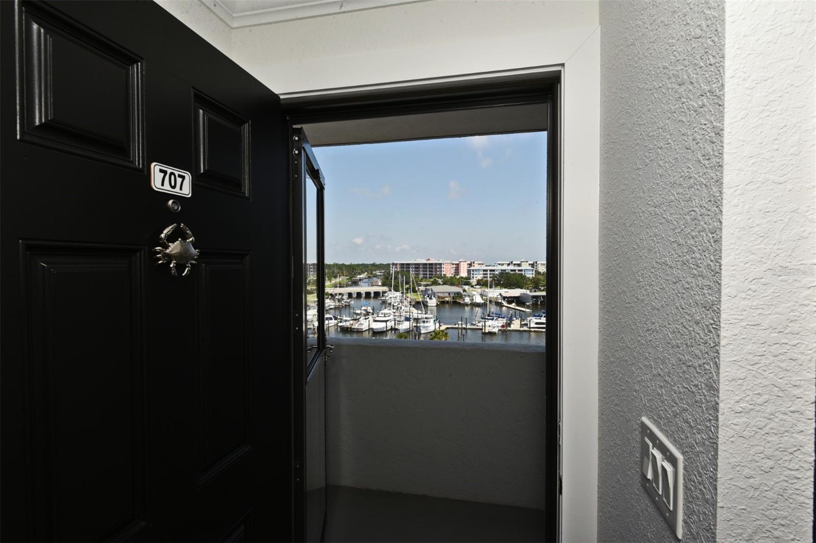 CAPTAINS QUARTERS - Residential