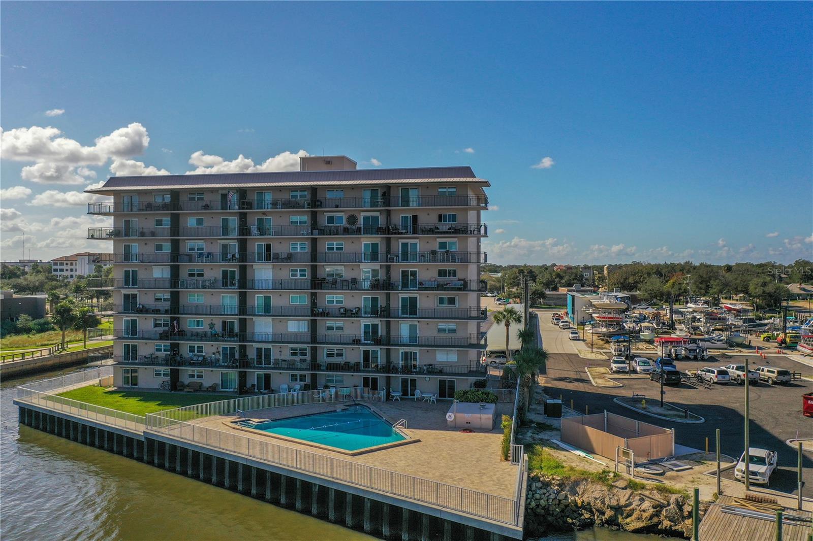 CAPTAINS QUARTERS - Residential