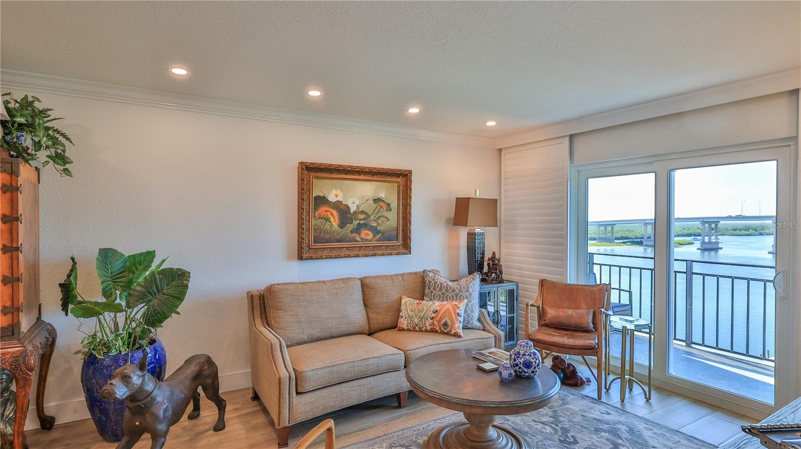 CAPTAINS QUARTERS - Residential