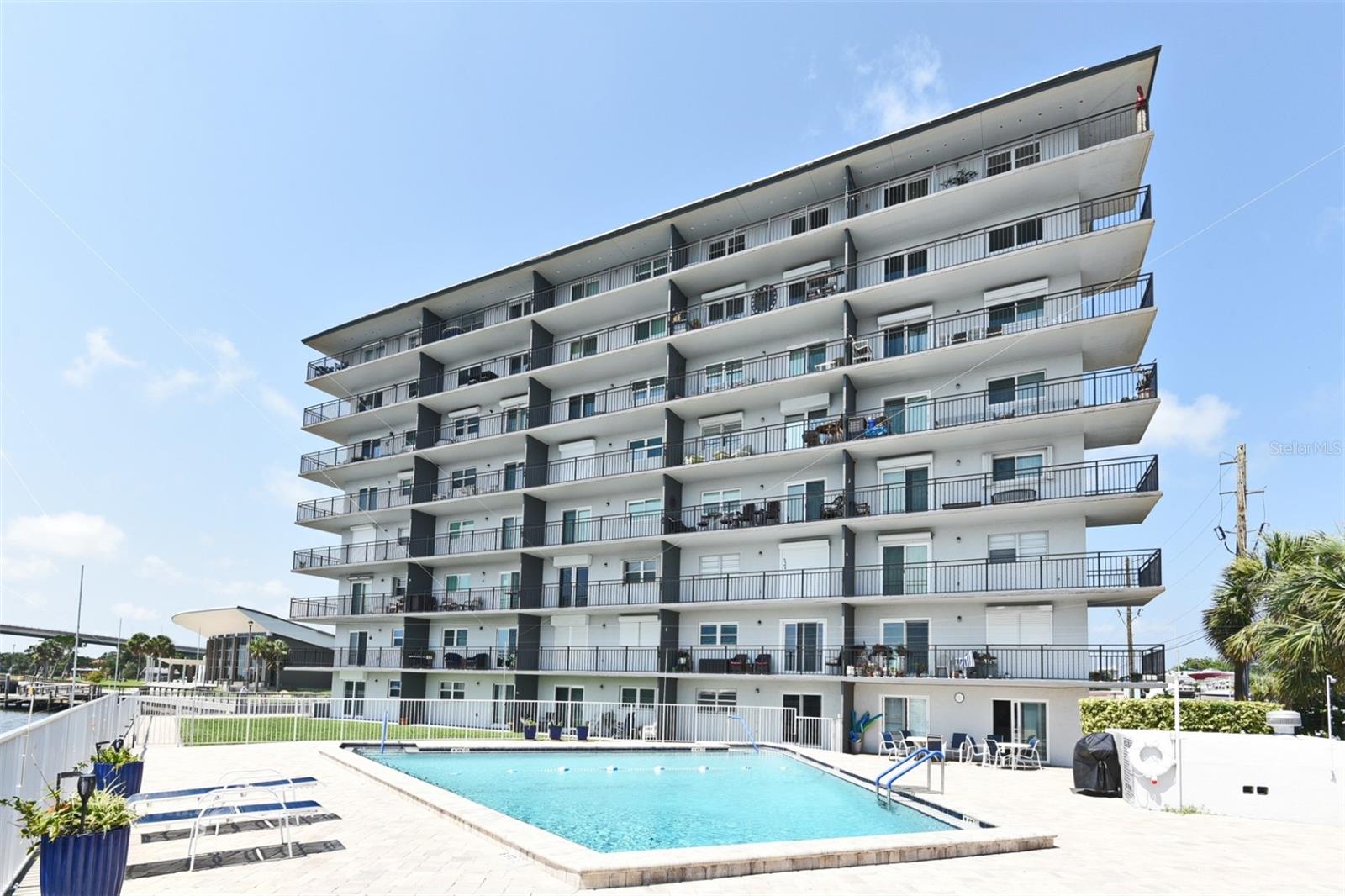 CAPTAINS QUARTERS - Residential