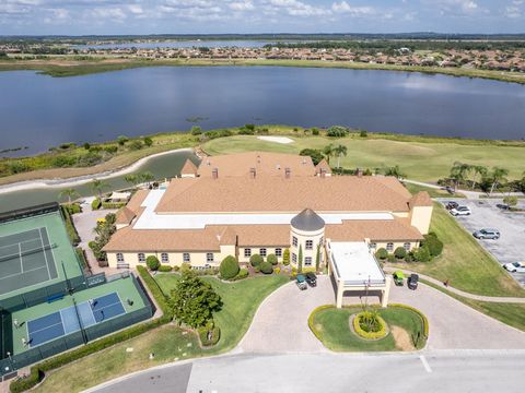 A home in LAKE WALES