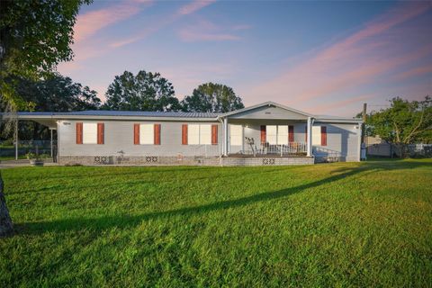 A home in PLANT CITY