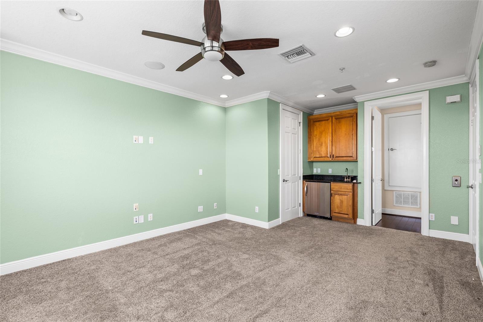 WESTSHORE YACHT CLUB TWNHMS - Residential