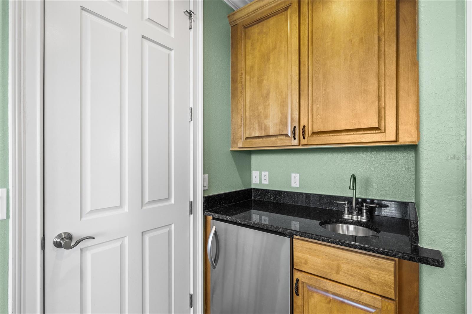 WESTSHORE YACHT CLUB TWNHMS - Residential