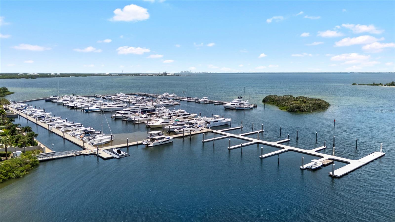 WESTSHORE YACHT CLUB TWNHMS - Residential